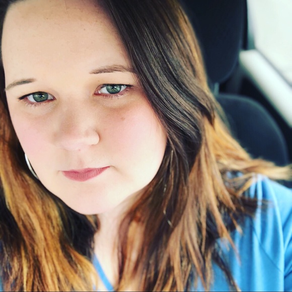 Meet your Posher, Mckenzie - Picture 1 of 1